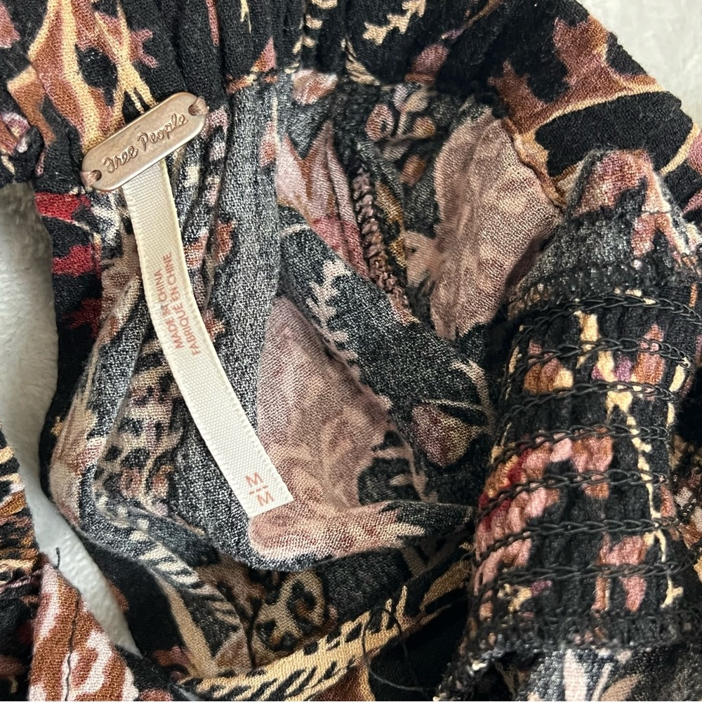 Free People Pretty and Free Bohemian Floral Short Jumpsuit Jumper Off Shoulder M - Picture 9 of 16